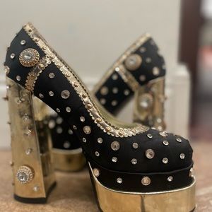 Azalea Wang - Black and Gold Size 6 High heels / Worn once